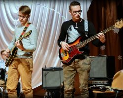 27 января 2018 года в Доме Творчества Школьников города Кохтла-Ярве прошёл традиционный фестиваль вокально-инструментальных ансамблей “Музыка нас связала”.
