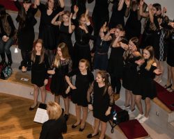 11.февраля 2018 года в Йыхвиской гимназии состоялось совместное пение отечественных песен „Вечерние песни родине.” 