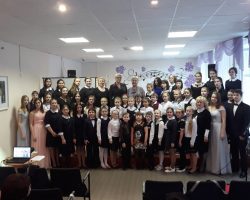 12 декабря в Ивангороде состоялся Международный фестиваль «Песня собирает друзей» в рамках международного проекта «Песня собирает друзей».